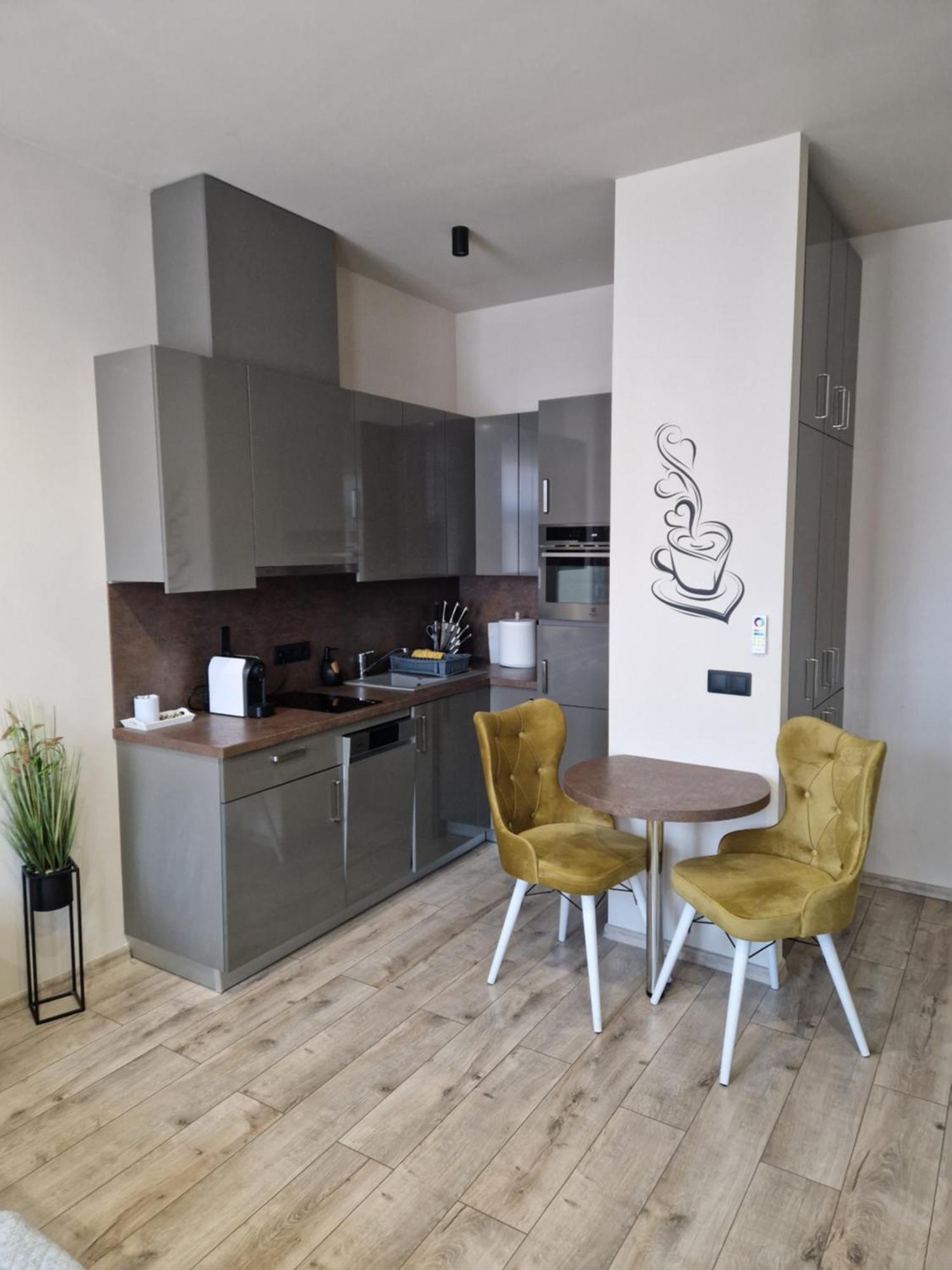 Silver Dawn Apartments Сегед Номер фото